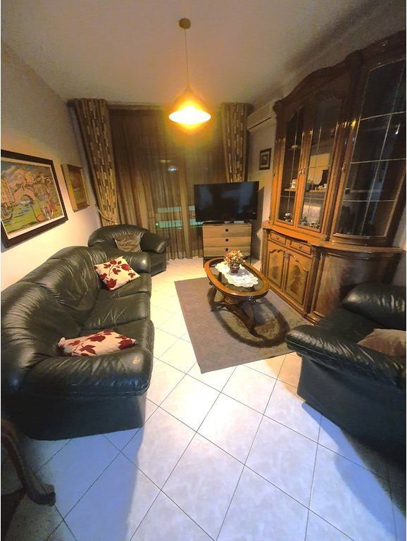 Apartament 2+1+2 Me Qira në Brryl, Tiranë