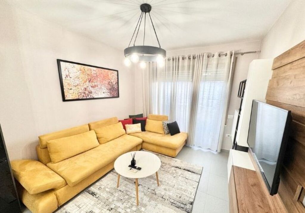 Jepet me qera apartament 1+1 – stil jetese urban dhe akses në çdo kënd të qytetit