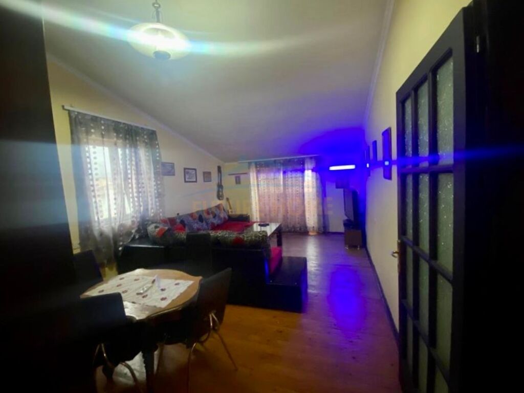 Shitet , Apartament 2+1 , Bulevardi Zogu I , Tirane