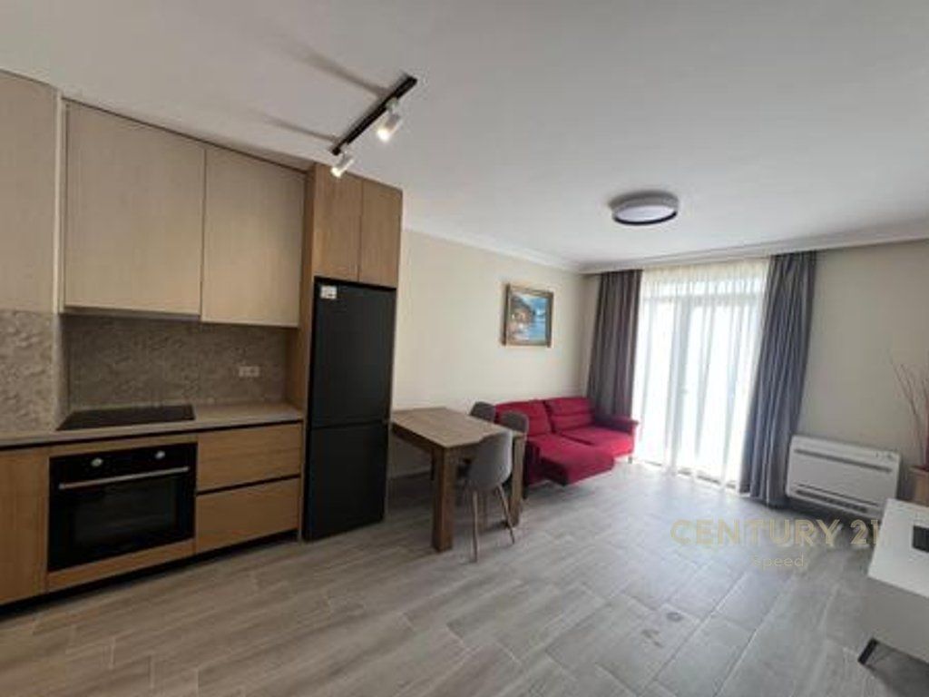Apartament 1+1 me qira ne Rrugen 5 Maji!
