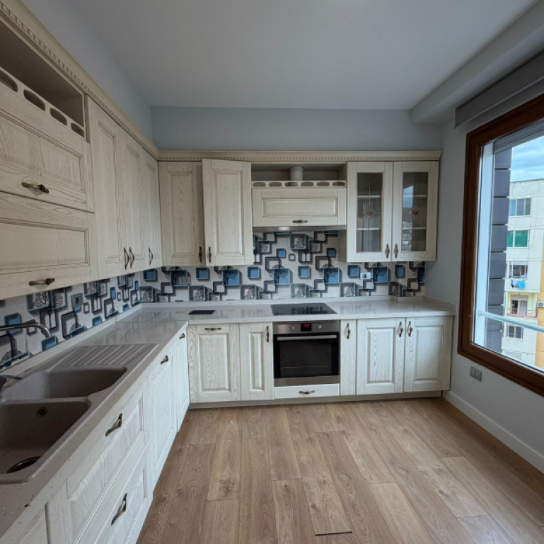 🏢 Jepet me qira – Ambient Zyre, Delijorgji