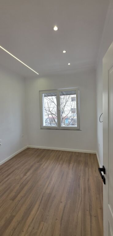 Rruga Bardhyl Shitet Apartament 2+1 buze  