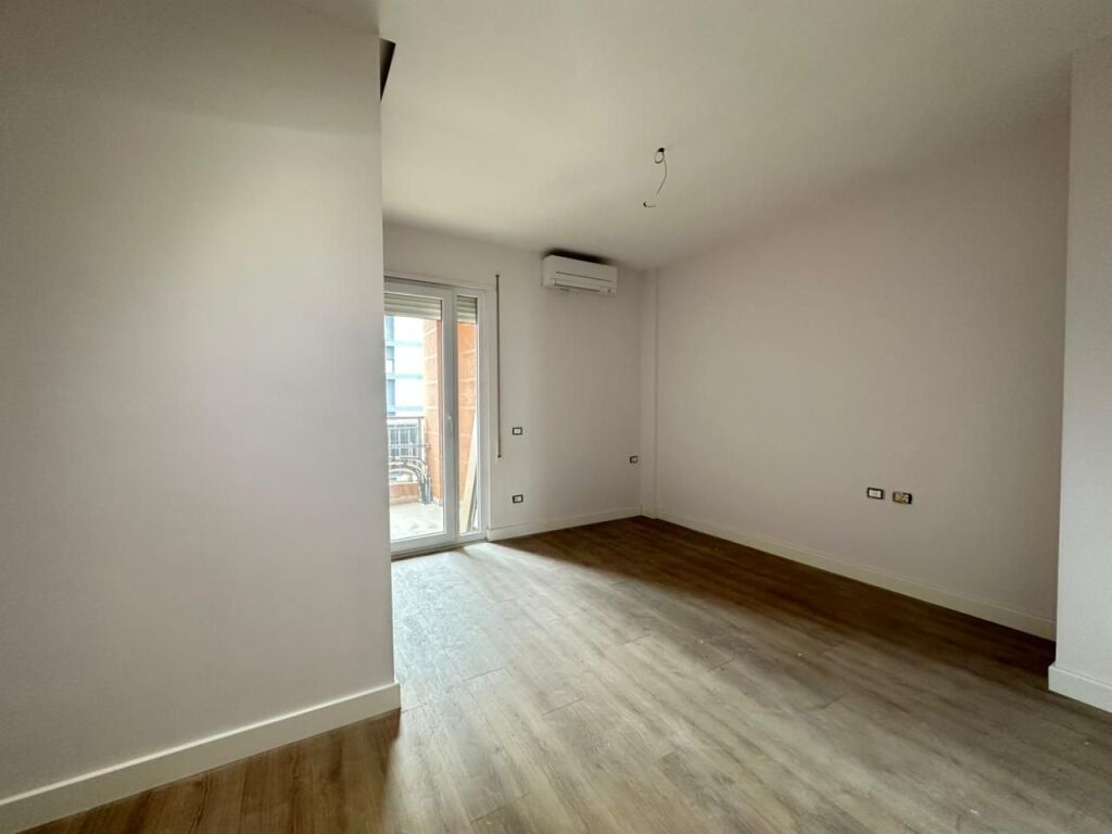 Shitet Apartament 2+1+Post Parkimi