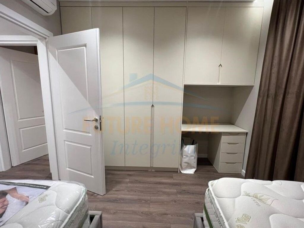 Shitet, Apartament 2+1+2+Post Parkimi, Ali Demi, Tiranë.