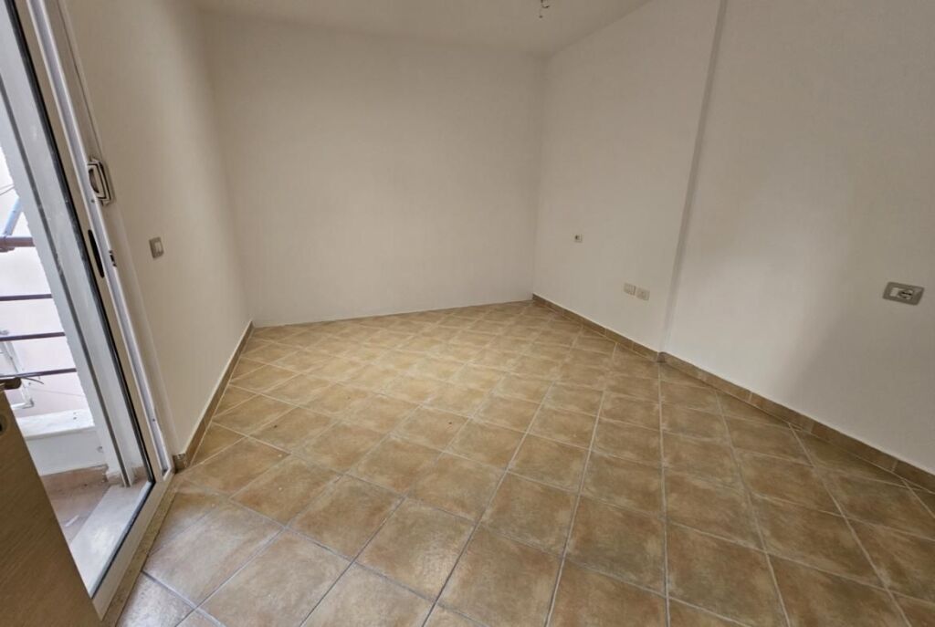 Tek Kopshti Botanik, ​Shitet Apartament 2+1 Me Hapësirë Të Bollshme!
