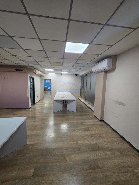 Locale Commerciale in Affitto, Centro.​