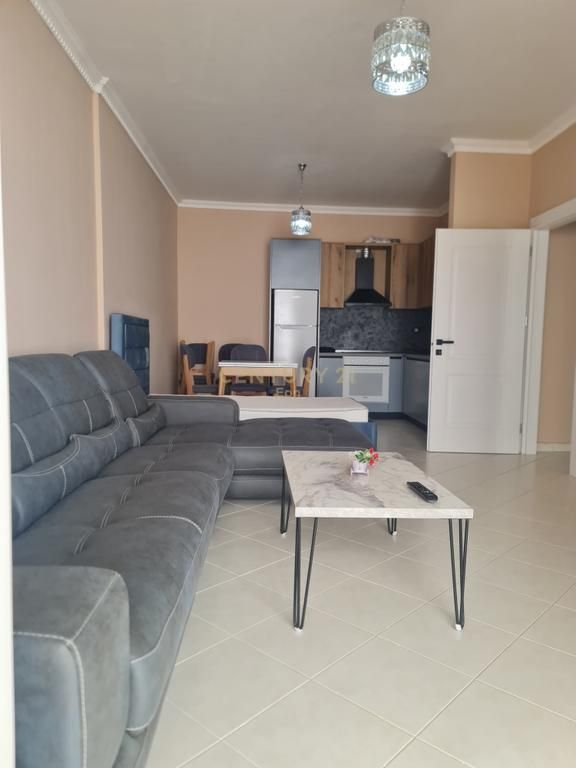 Shitet apartament 1+1 30m larg detit dhe Garazh në Qerret !