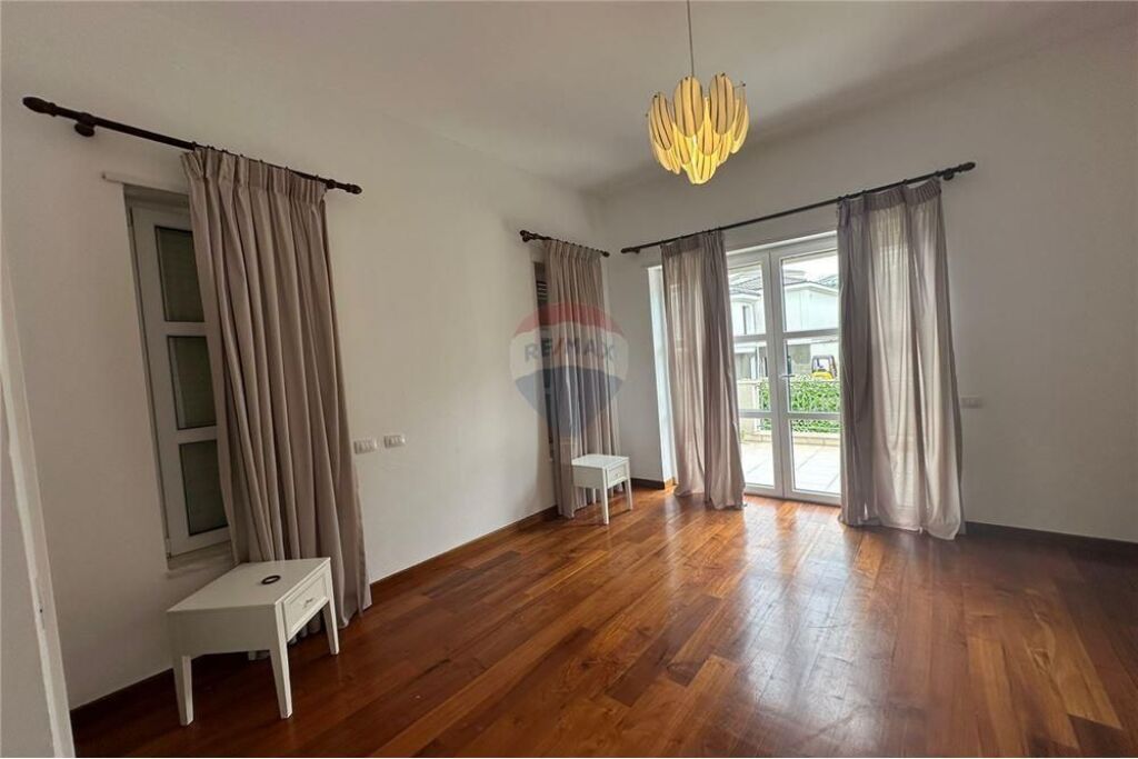 Vile per qira ne nje nga rezidencat me luksoze ne Tirane, ne Rolling Hills.