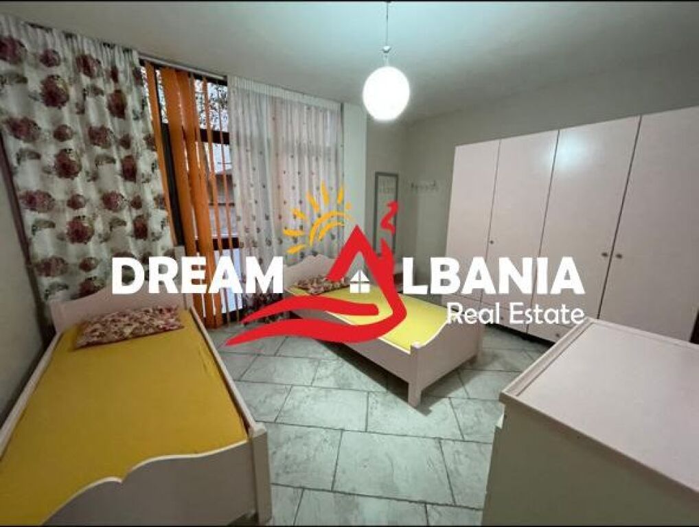 Kat vile me qera ,ne rrugen ,Qemal Stafa prane ,shkolles se Kuqe ne Tirane (ID4251140)
