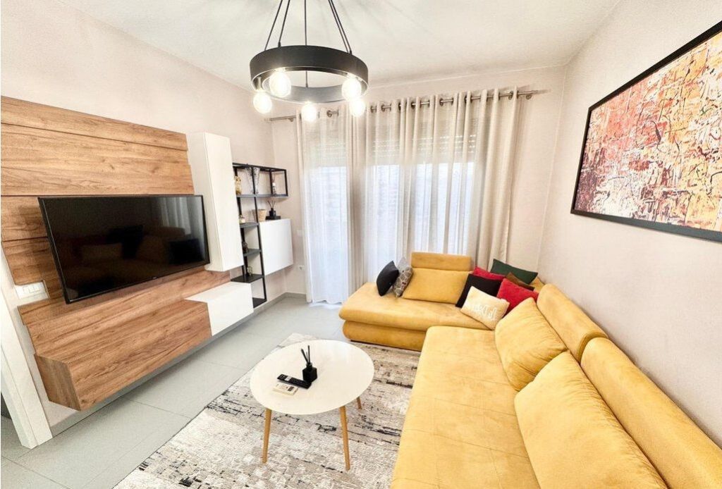 APARTAMENT 1+1 ME QERA, STADIUMI DINAMO!