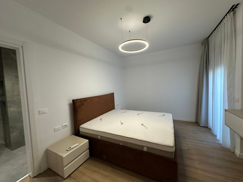 Qera 2+1+2 + Post parkimi,Rruga e Kosovareve Tirane.