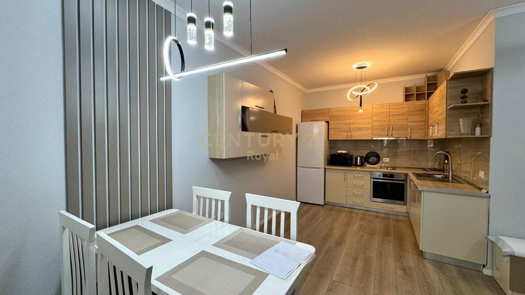 Apartament 2+1 për qira pranë Gjimnazit Petro Nini Luarasi, Tiranë - 81m²