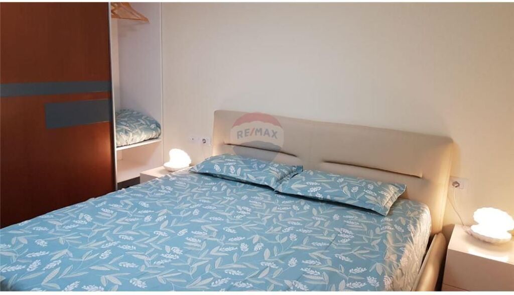 Apartament - Për Qira - Kopshti Botanik, Tiranë