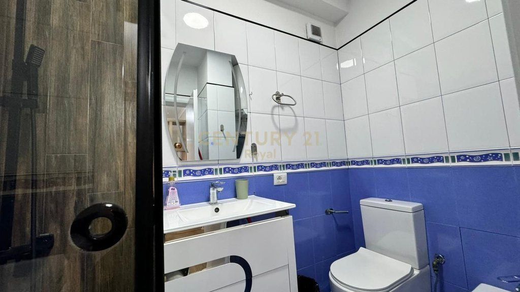 Apartament 2+1 për qira pranë Gjimnazit Petro Nini Luarasi, Tiranë - 81m²