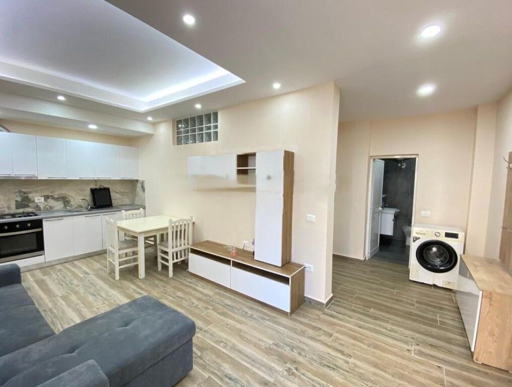 SHITET APARTAMENT 1+1 NE QENDER PRANE MUZEUMIT DURRES!
