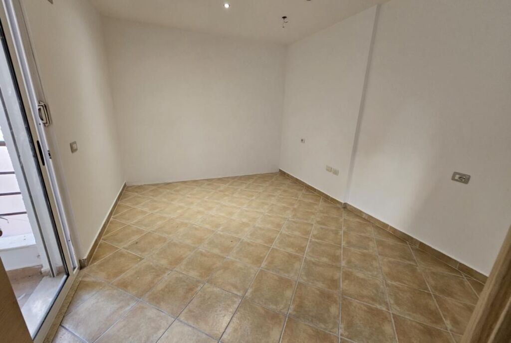 Tek Kopshti Botanik, ​Shitet Apartament 2+1 Me Hapësirë Të Bollshme!