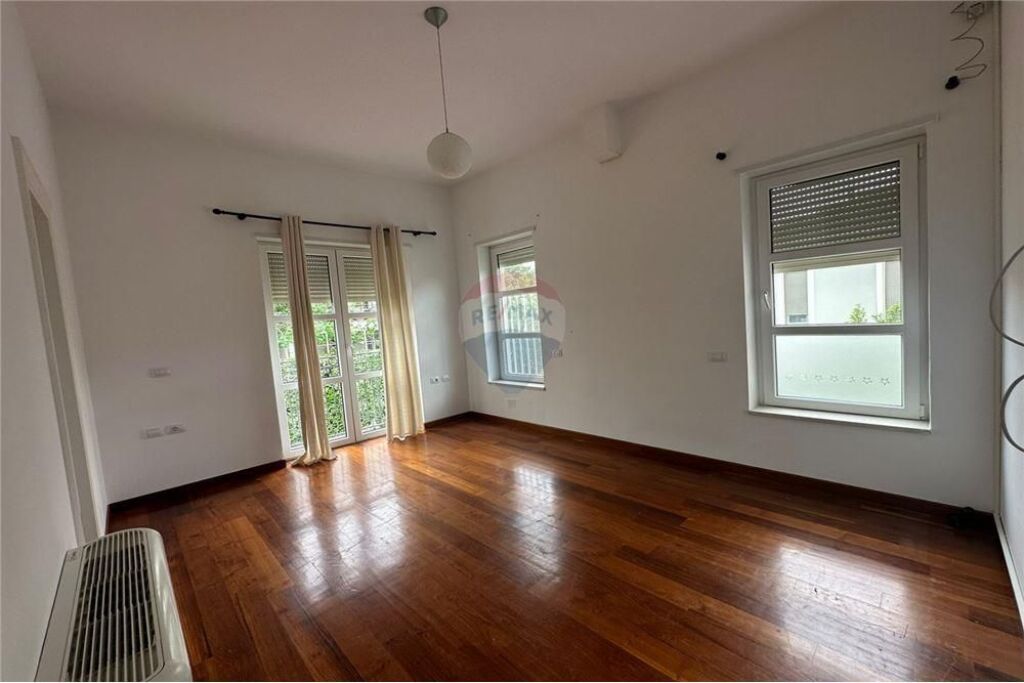 VILE ME QIRA NE ROLLING HILLS