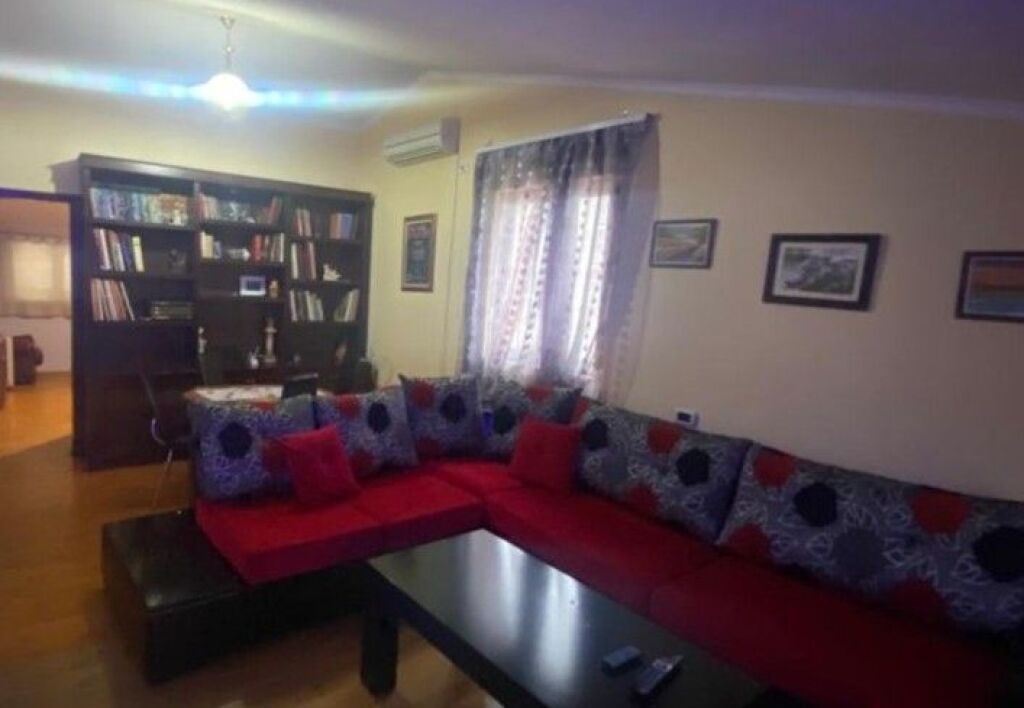 Tirane, shitet apartament 2+1+Ballkon Kati 4, 62 m² 160.000 € (Bulevardi Zogu I , Tirane)