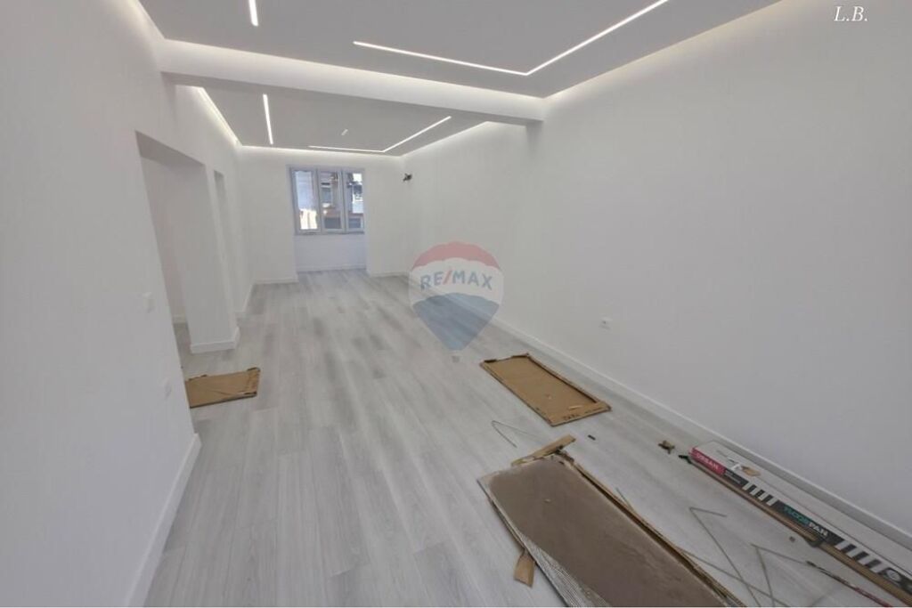 Office - For Rent - Barricades Street, Tirana