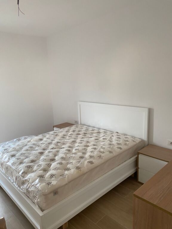 Affittasi appartamento 1+1+Balcone, 7° piano con ascensore, 600 €, vicino al Mercato Nuovo