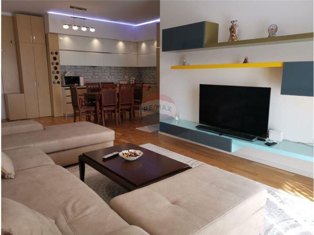 Apartament - Për Qira - Kopshti Botanik, Tiranë