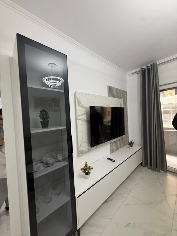 Jepet me qira apartament 2+1+2wc+2 ballkone ne Kamez