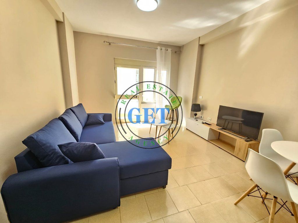 Shitet Garsoniere, pranë Hotel Adriatik, Plazh, Durrës