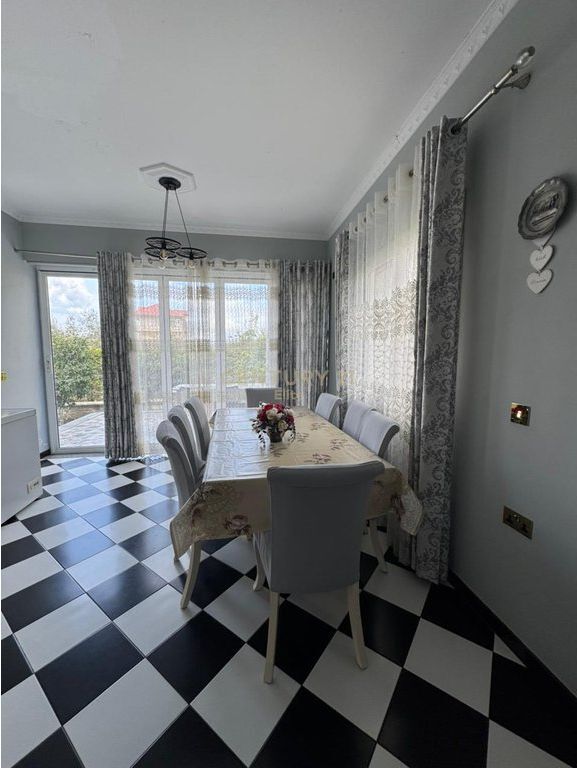 Villa su 2 Piani in Vendita a Farkë, vicino al Lago – Zona Elite 630.000 € Sup. Totale  324m2