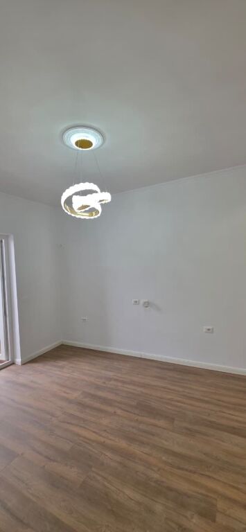 Shitet Apartament 2+1 Buze Rruges Bardhyl