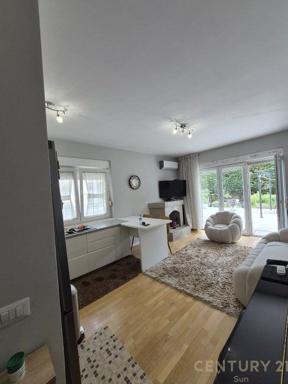 Jepet me qira apartament 2+1+ super verande ne residencen Touch the Sun ne Sauk ! 1,000 € /Muaj Sip. Totale  248m2