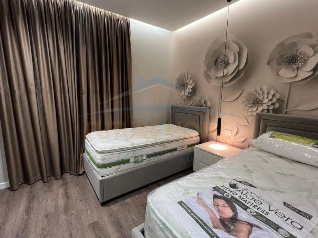 Shitet, Apartament 2+1+2+Post Parkimi, Ali Demi, Tiranë.