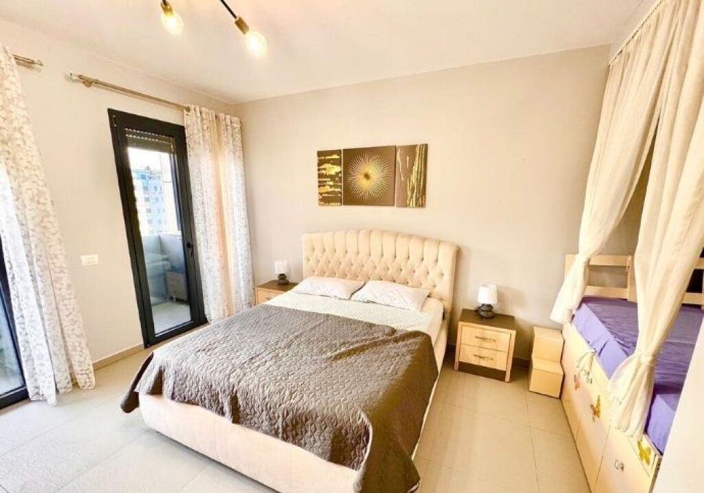 Jepet me qera apartament 1+1 – stil jetese urban dhe akses në çdo kënd të qytetit