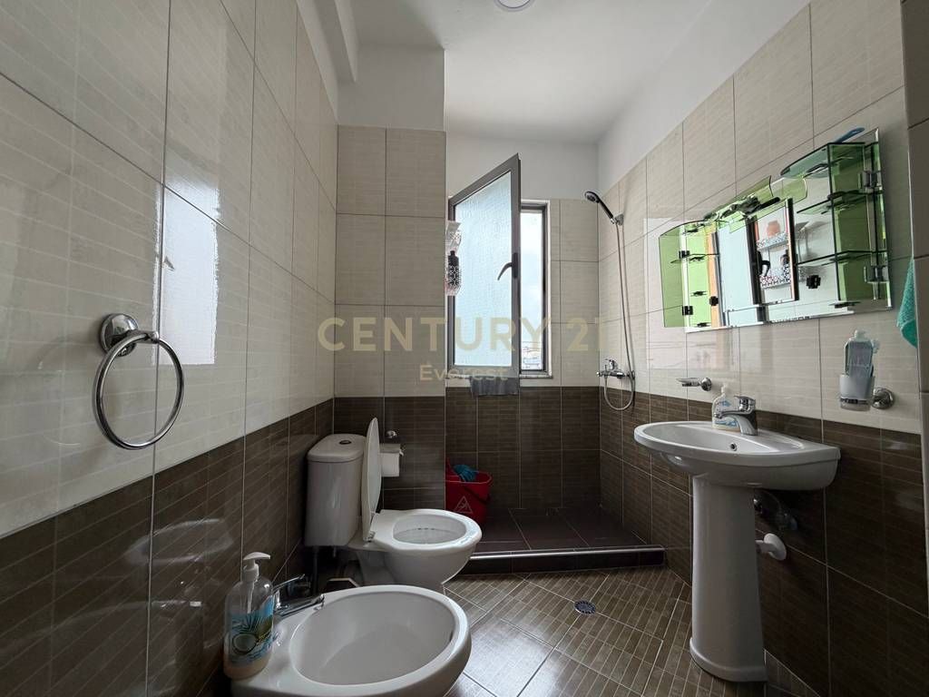 Shitet apartament 1+1 në zonën e Astirit,