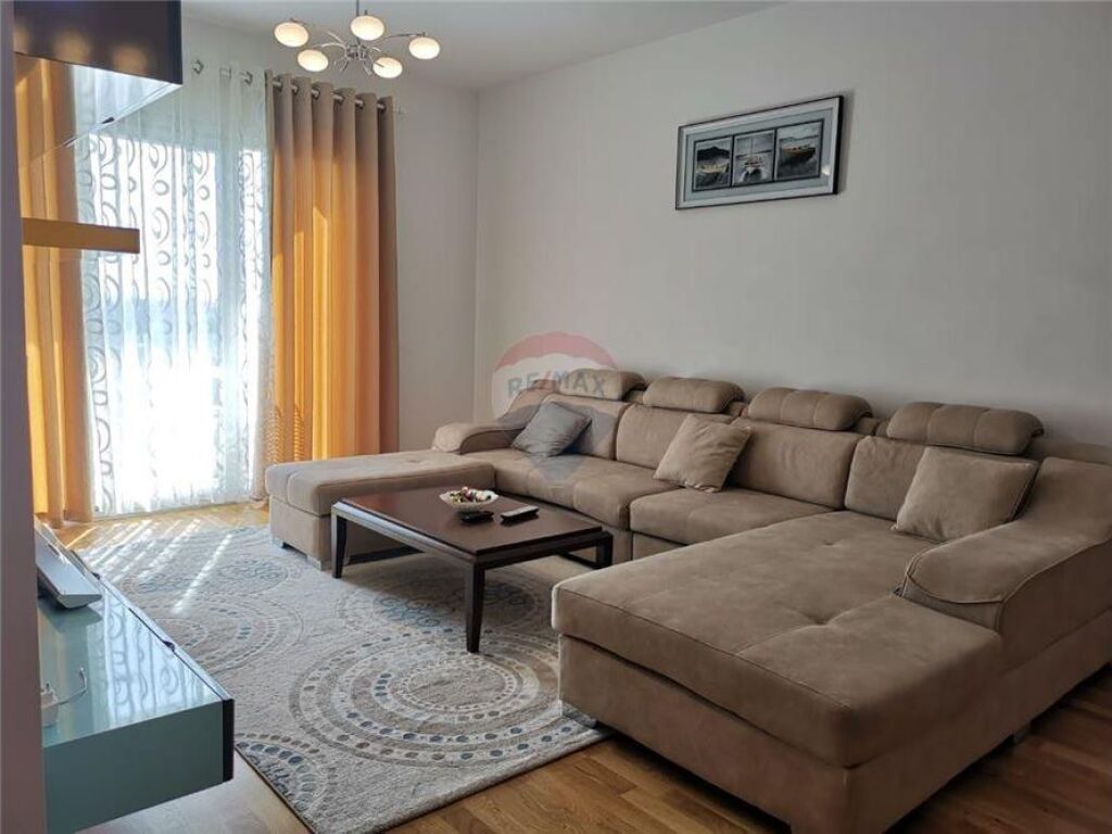 Apartament - Për Qira - Kopshti Botanik, Tiranë