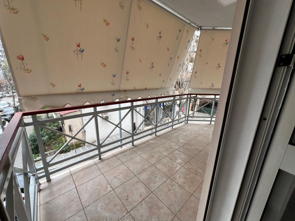 Office for rent in Garda e Republikes !