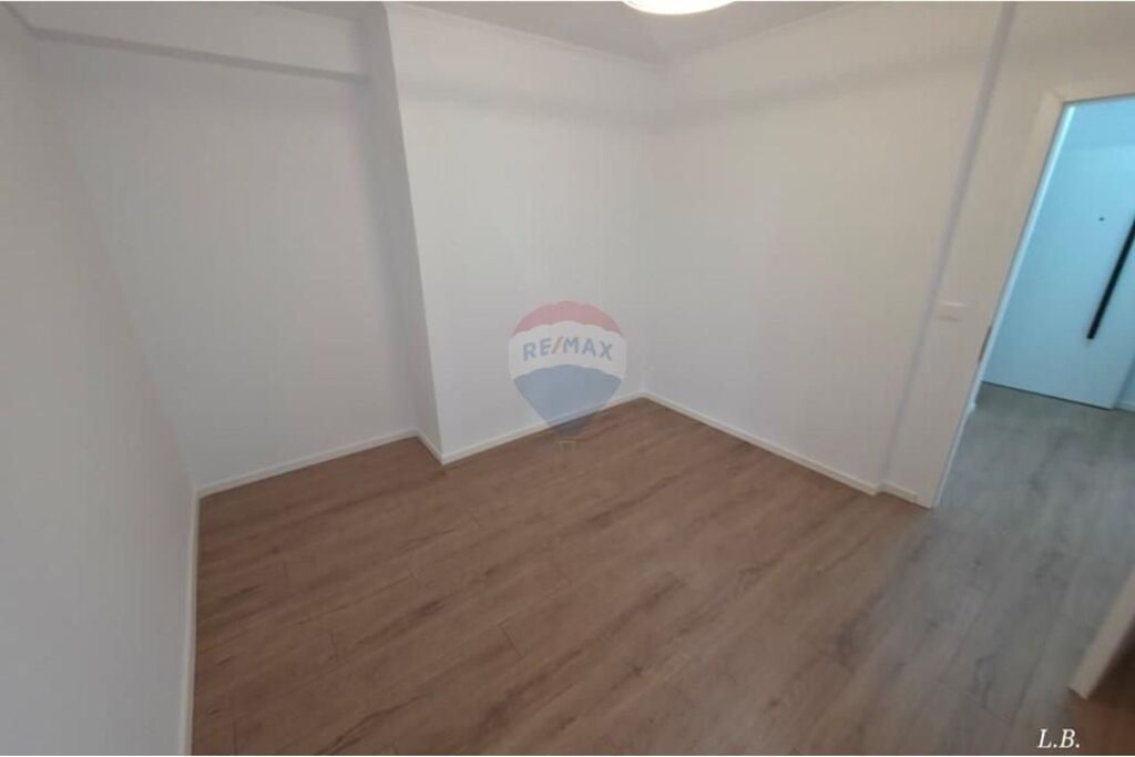 Apartament - Për Shitje - Rruga Eshref Frashëri, Tiranë
