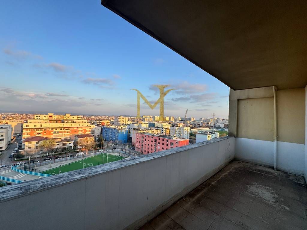 Shitet apartament 2+1+2 ne Durres, Stadiumi. 3 ballkon, 160m2 total