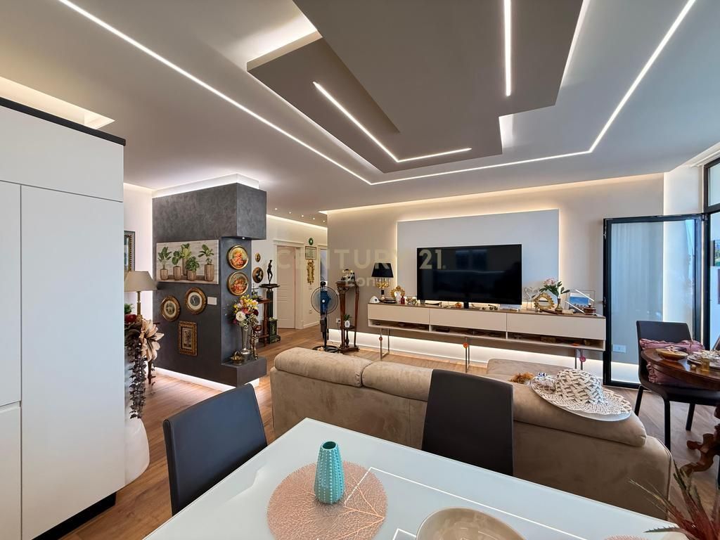 Shitet Apartament 2+2 tek Vila e Zogut, Durrës !