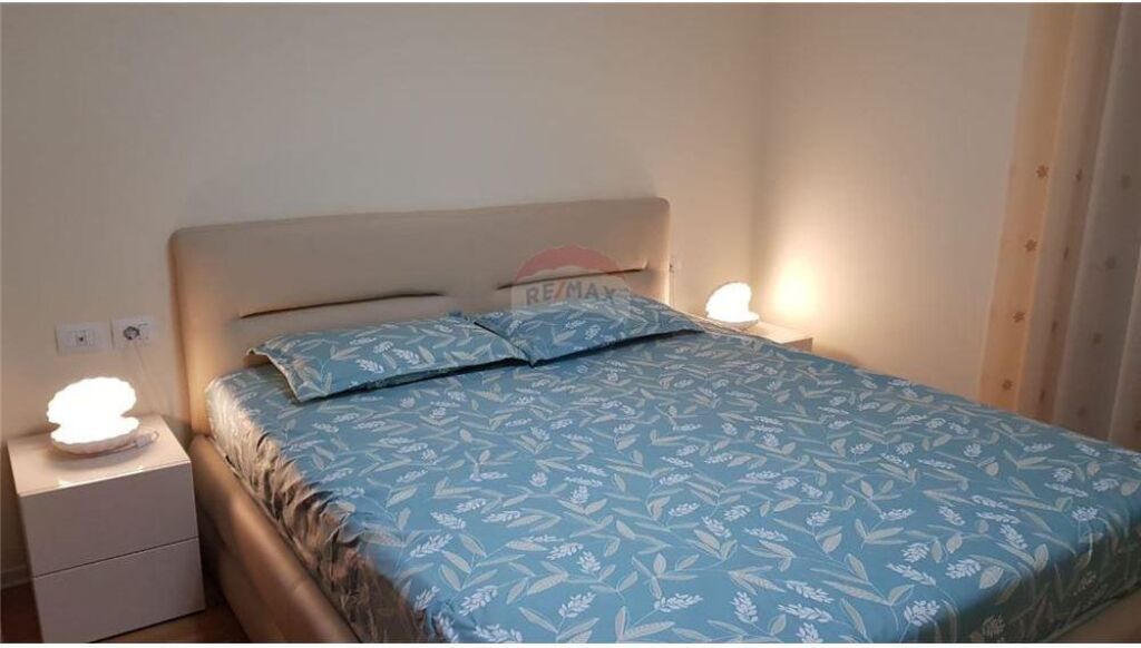 Apartament - Për Qira - Kopshti Botanik, Tiranë