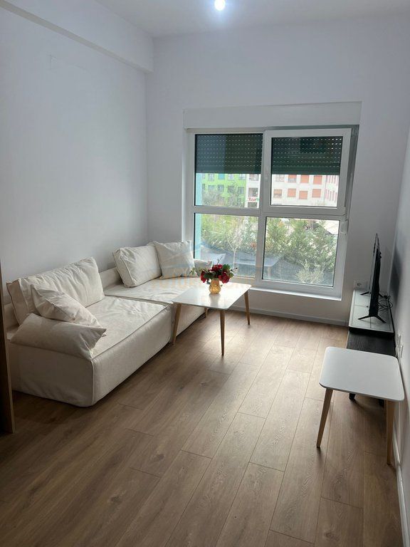 Qera ne Alidem , Kadiu 400€