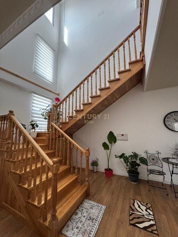 Villa su 2 Piani in Vendita a Farkë, vicino al Lago – Zona Elite 630.000 € Sup. Totale  324m2