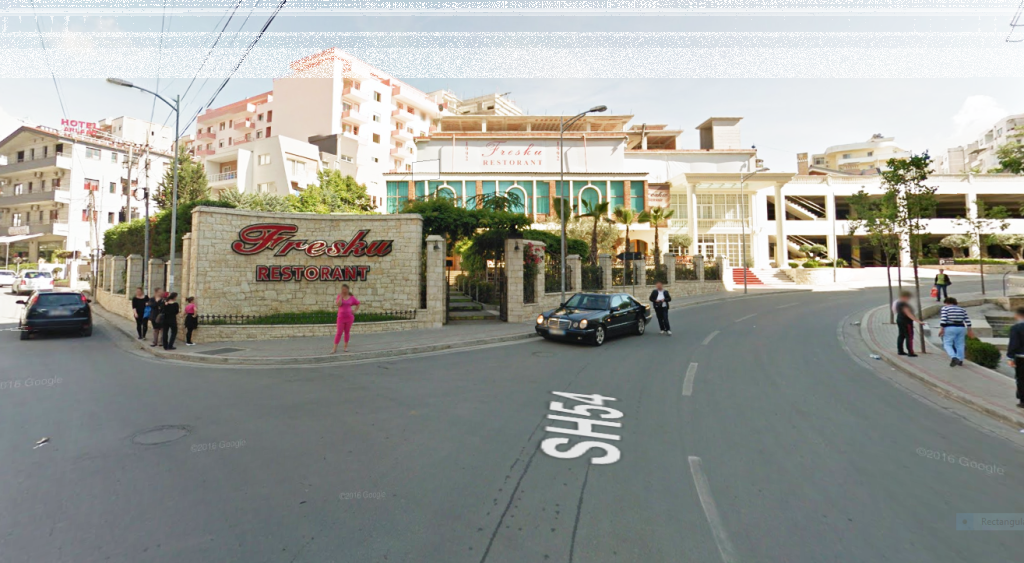 Shitet Apartament 1+1 me mundesi Konvertimi ne 2+1 prane Restorant Freskut