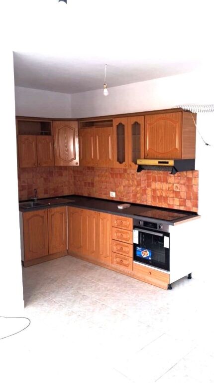 Jepet me qira apartament 1+1, 400 € tek Ish Fusha e Aviacionit