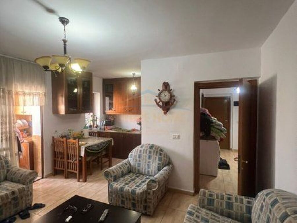 In vendita, Appartamento 3+1, Via Karl Gega, Tirana