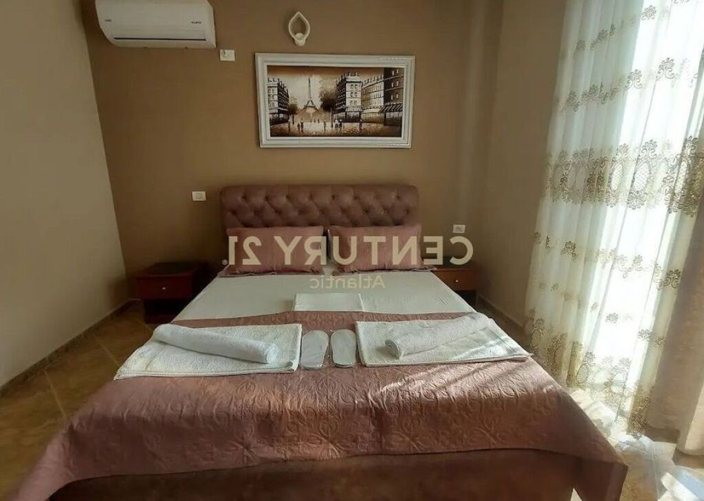 Hotel me qira tek Shkembi i Kavajes