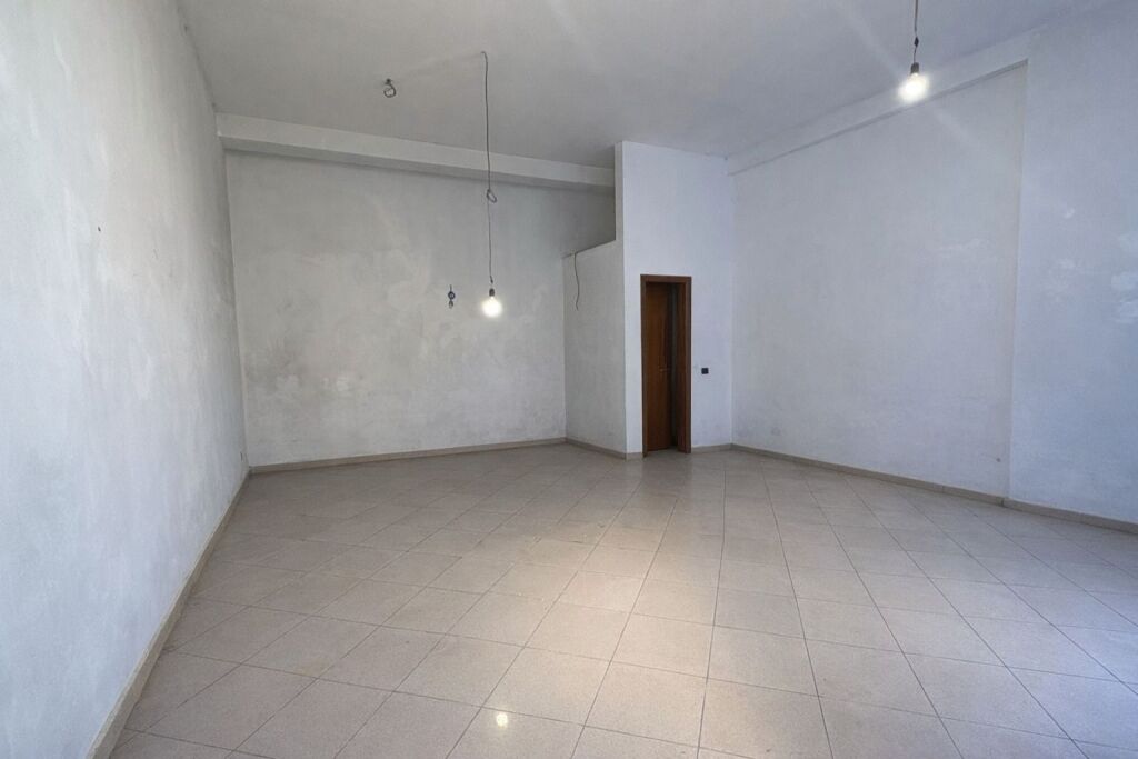 BUSINESS UNIT FOR RENT (30000Leke/Month)