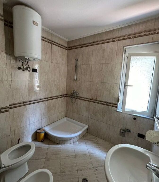 Appartamento in affitto per uffici a Blloku ,