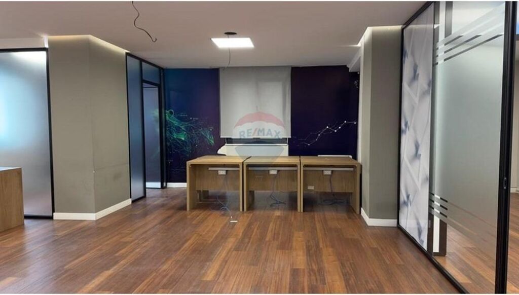 Zyre me qira prane Shallvareve!