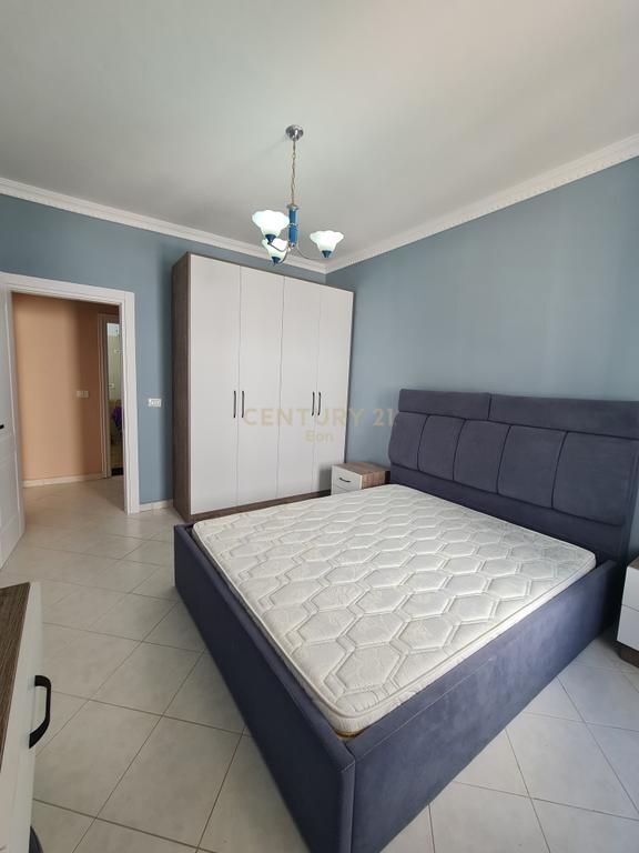 Shitet apartament 1+1 30m larg detit dhe Garazh në Qerret !