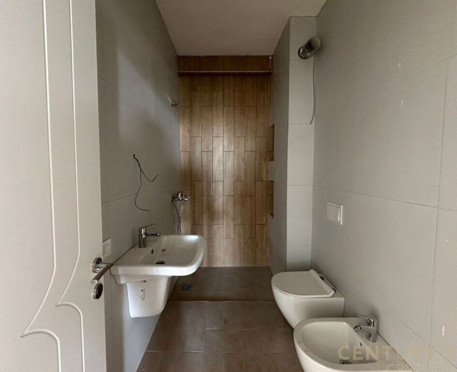 Ufficio in affitto, Golden Tower